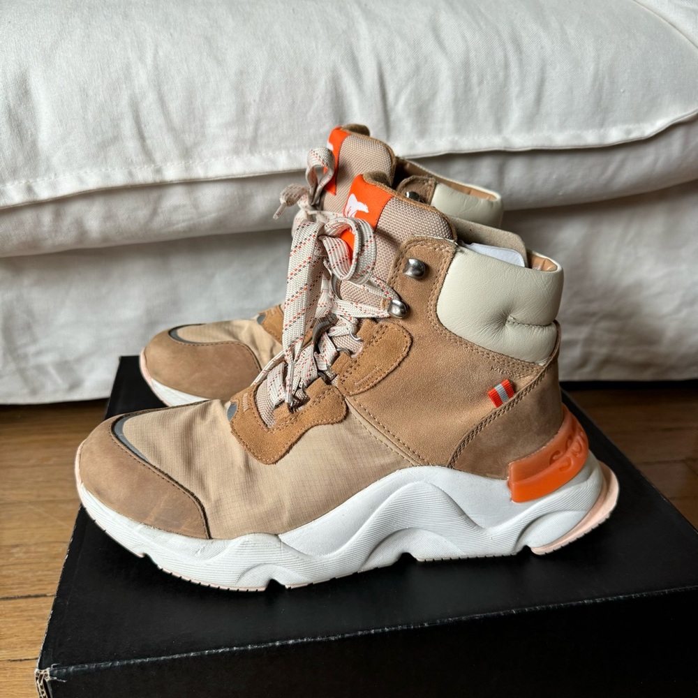 Sorel KINETIC Tawny Buff and Orange High-Top Waterproof Fall/Winter Boots Size 9